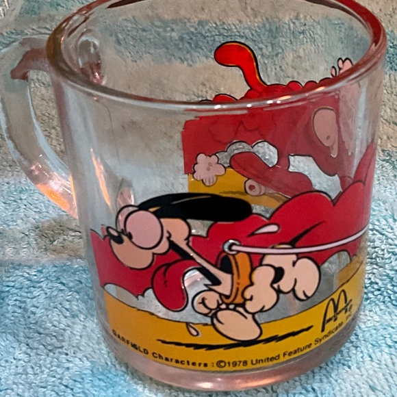 Vintage Garfield McDonalds Collecter set of 4 coffee cups 1978 - Picture 7 of 9